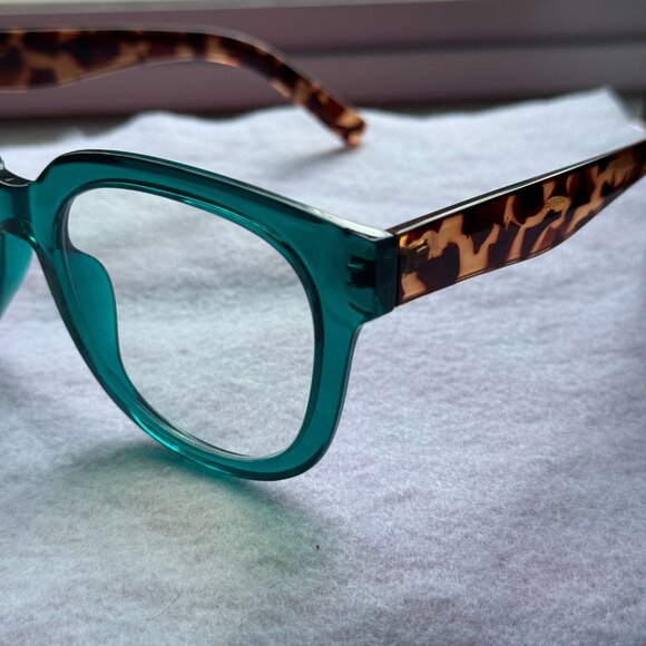 Zeelool Square Oversized Frames with Tortoise Arms (Prescription Lenses) - Picture 4 of 4